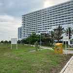 New Apto Beach Front & Close To Airport