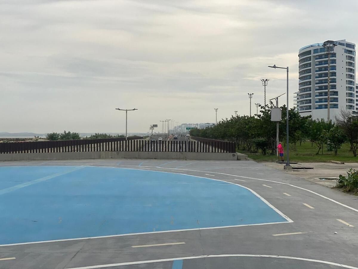 New Apto Front & Close To Airport