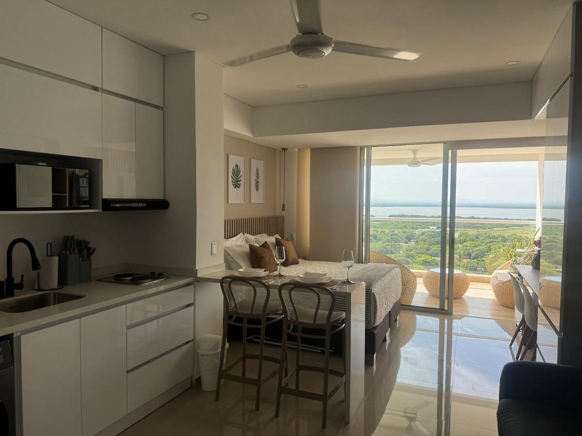 New Apto Front & Close To Airport Apartamento *