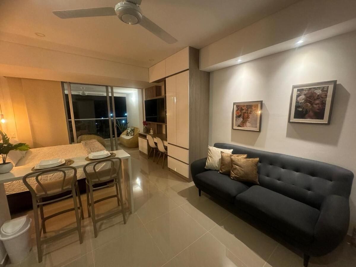 New Apto Front & Close To Airport