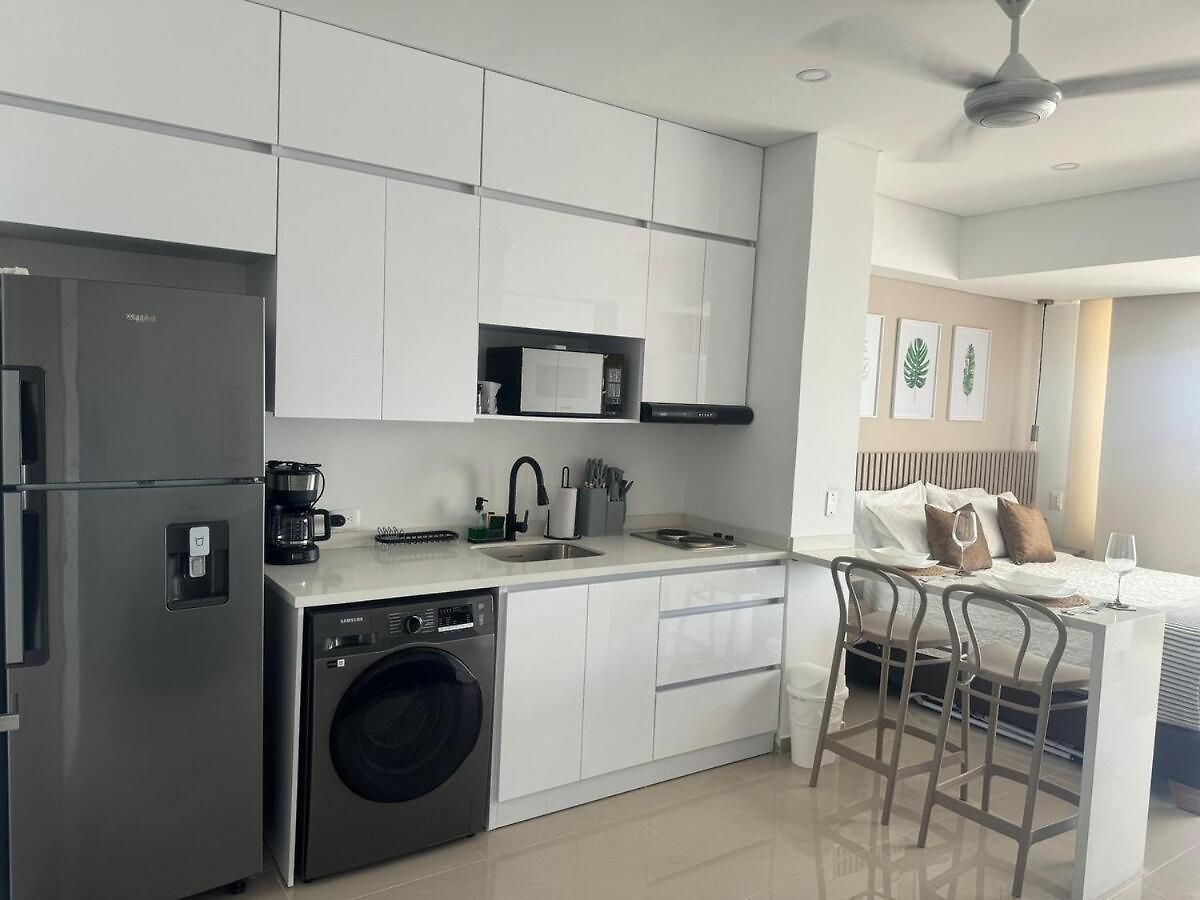 New Apto Front & Close To Airport Apartamento *