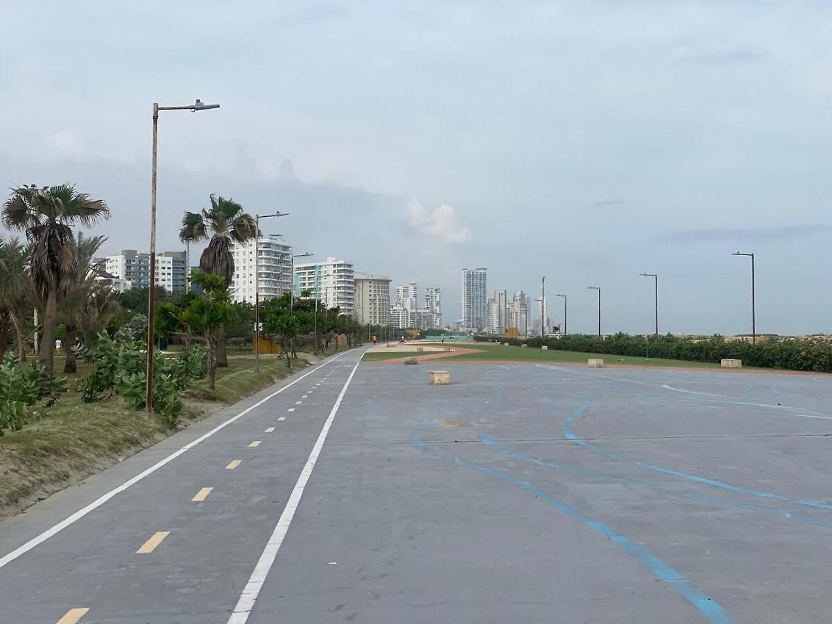 New Apto Front & Close To Airport Apartamento Cartagena