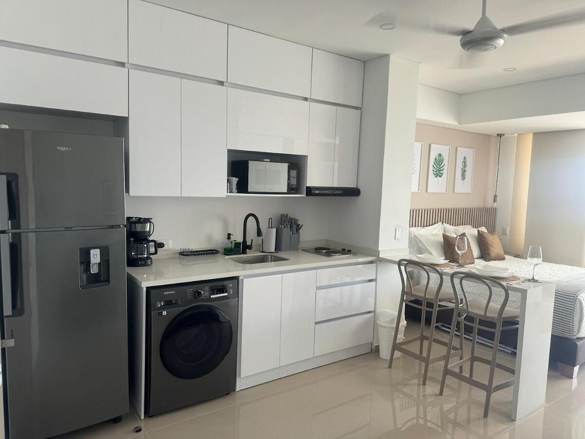 New Apto Front & Close To Airport *