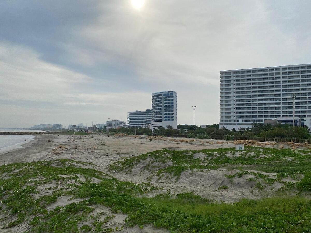 New Apto Front & Close To Airport Apartamento