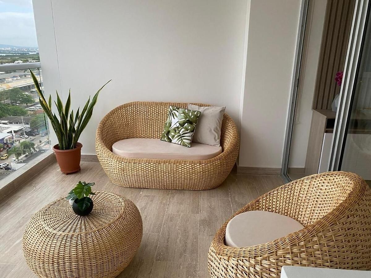 New Apto Front & Close To Airport *