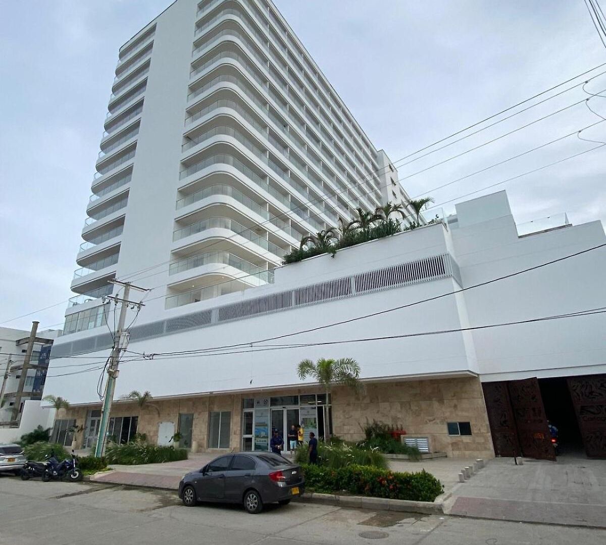 New Apto Front & Close To Airport *