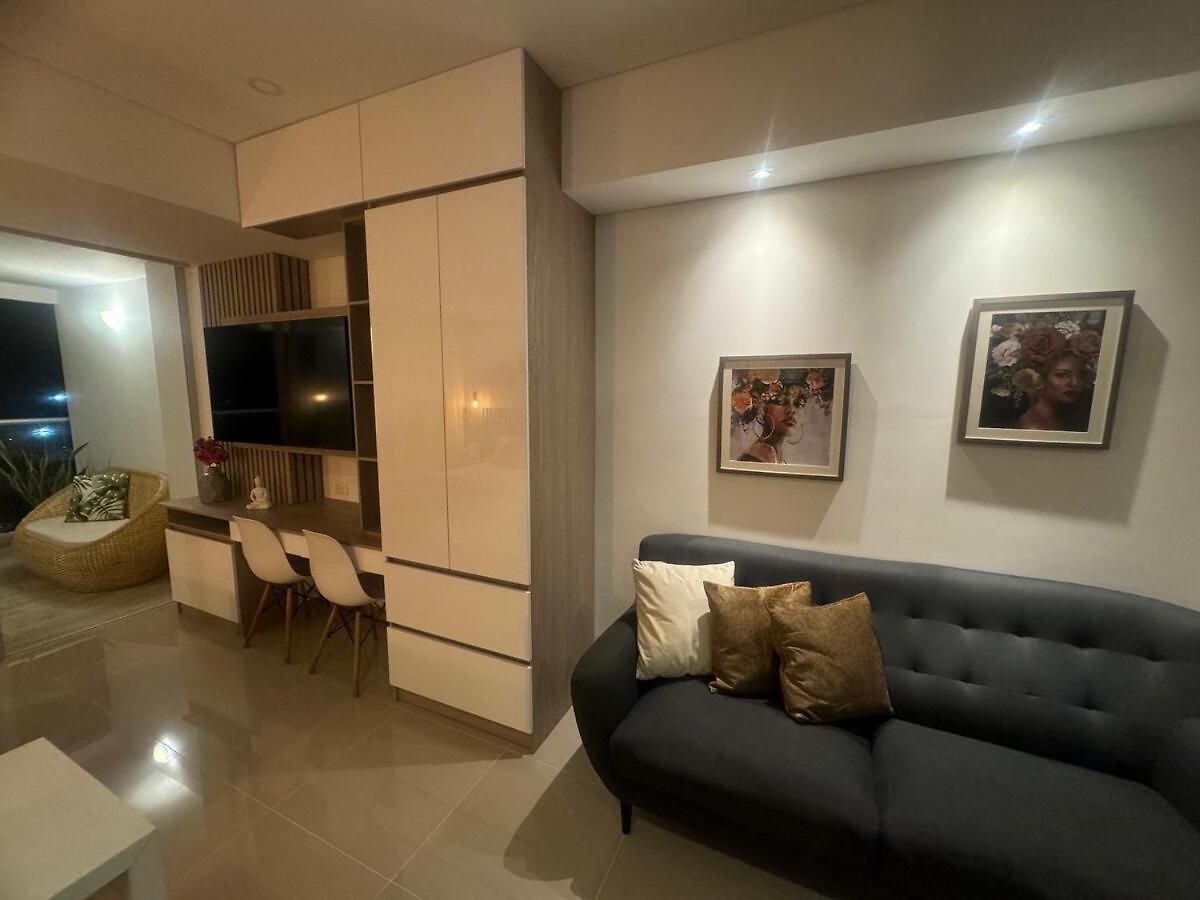 New Apto Front & Close To Airport Apartamento