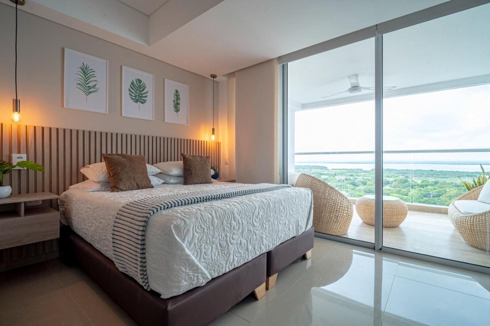 New Apto Front & Close To Airport