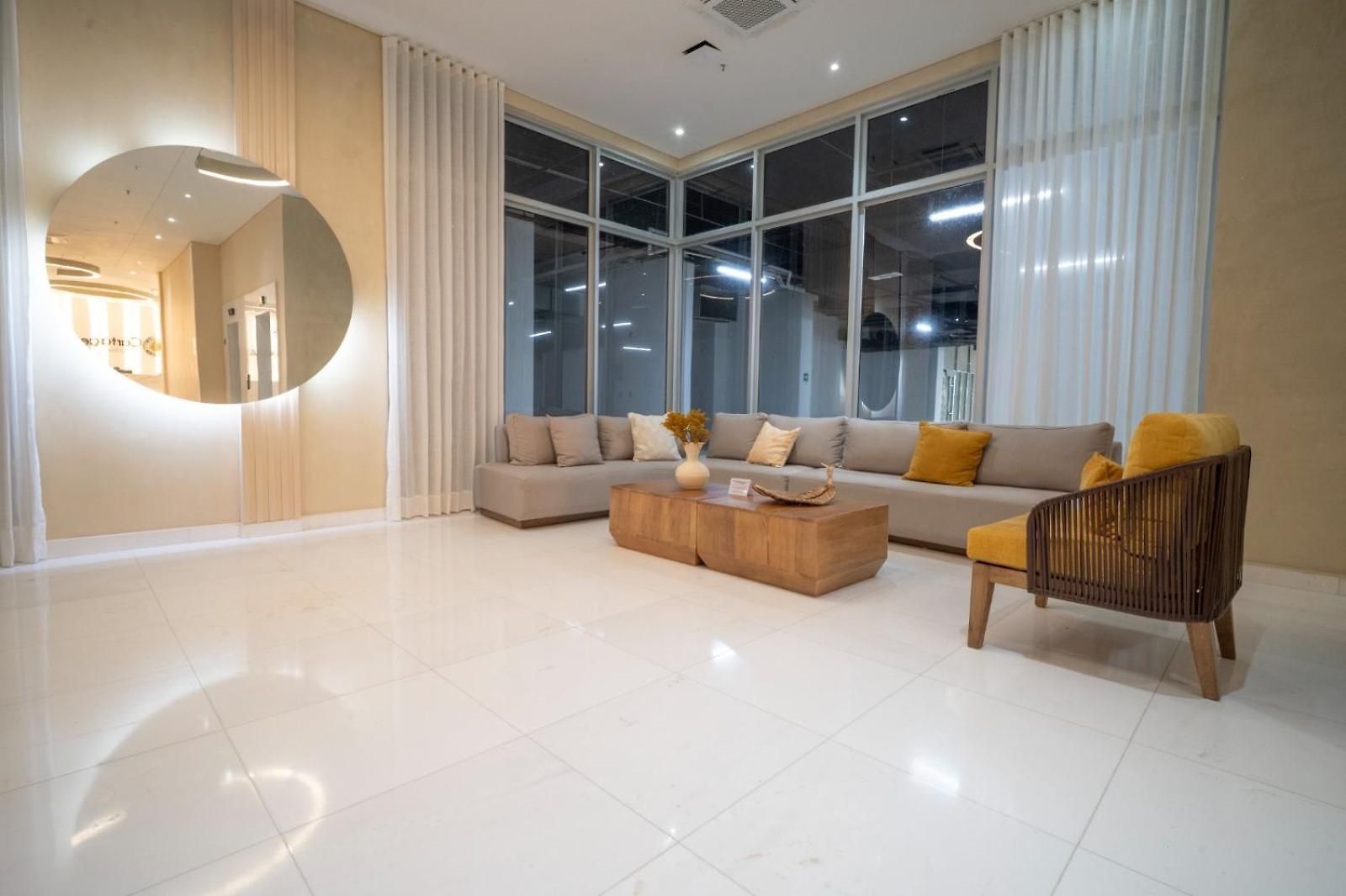 New Apto Front & Close To Airport Apartamento