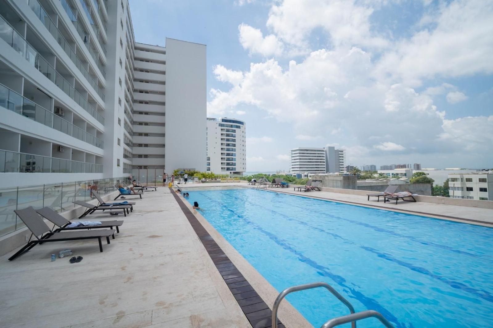 New Apto Front & Close To Airport *