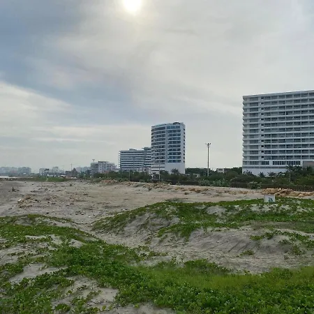 New Apto Front & Close To Airport Apartamento