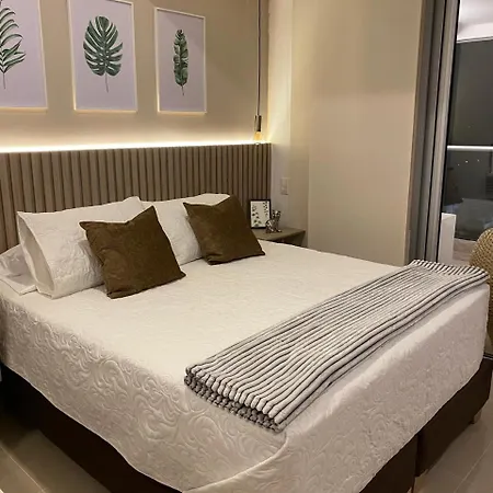 New Apto Front & Close To Airport Apartamento *