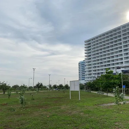 New Apto Front & Close To Airport Apartamento
