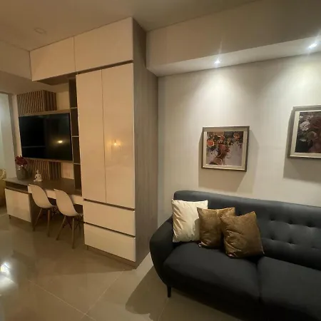 New Apto Front & Close To Airport Apartamento