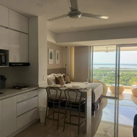 New Apto Front & Close To Airport Apartment *