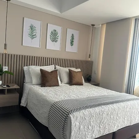 New Apto Front & Close To Airport Apartment *